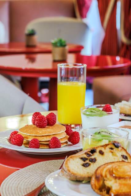 salle de petit déjeuner de l'hôtel Le Cavendish · Boutique Hotel Cannes 