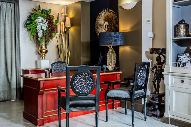 réception de l'hôtel Le Cavendish · Hotel 4 étoiles Cannes