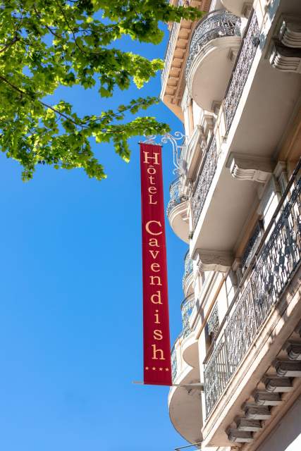 facade de l'hôtel Le Cavendish · Hotel 4 étoiles Cannes