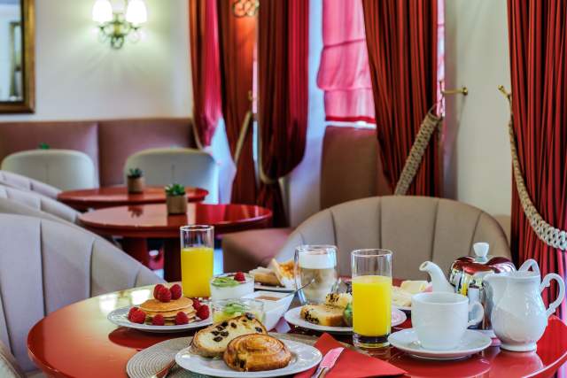 salle de petit déjeuner de l'hôtel Le Cavendish · Boutique Hotel Cannes 