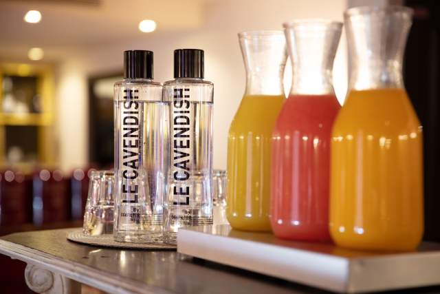 jus de fruits pour le petit déjeuner à l'hôtel Le Cavendish · Hotel 4 étoiles Cannes