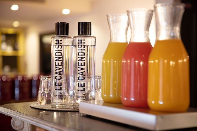 jus de fruits pour le petit déjeuner à l'hôtel Le Cavendish · Hotel 4 étoiles Cannes